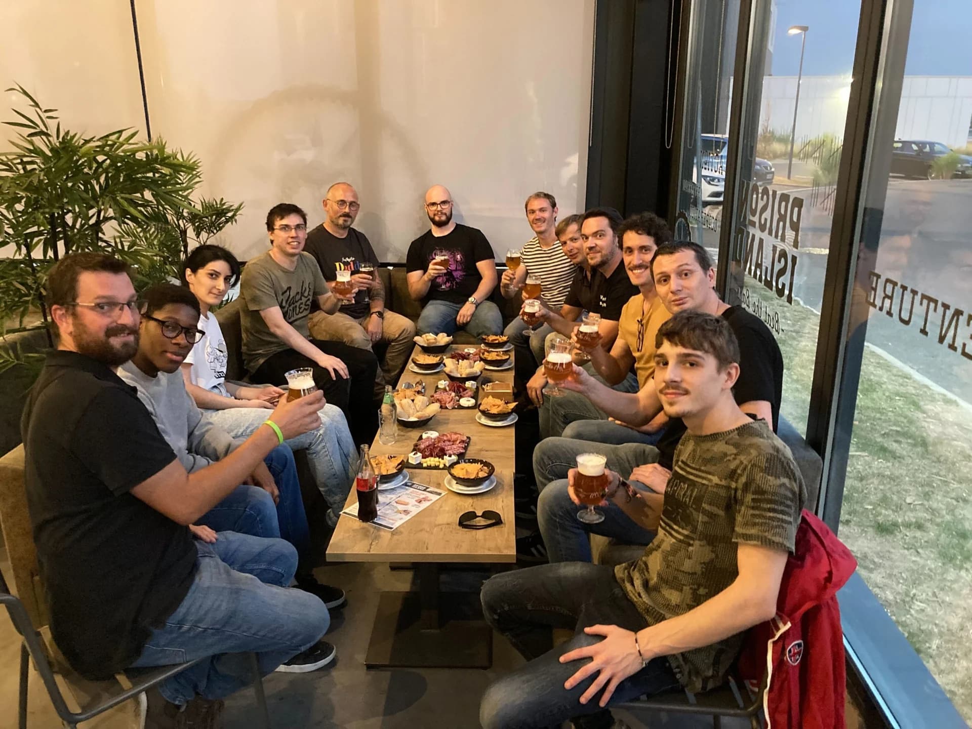 Équipe réunie, photographie publiée avec l’annonce Gold Partner Datadog